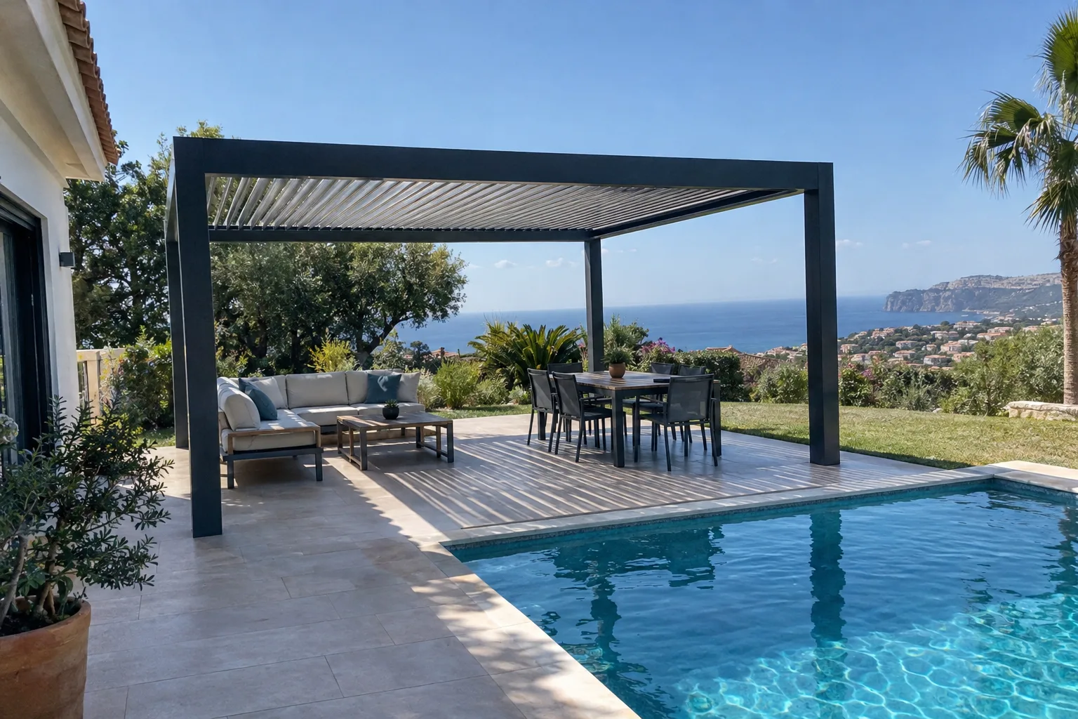 Pérgola bioclimática de aluminio instalada y en uso